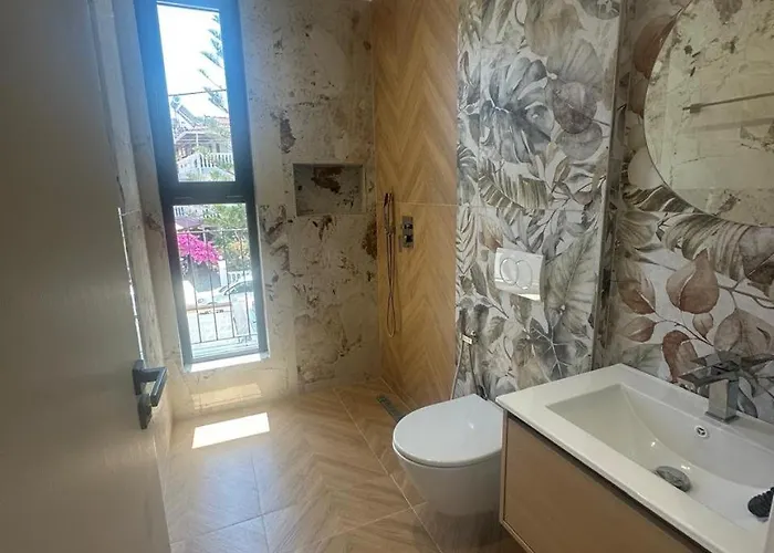 Ξενοδοχείο Parid 4*