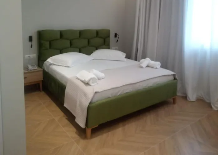 Parid Ξενοδοχείο Εξαμίλιο