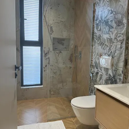 Otel Parid 4*
